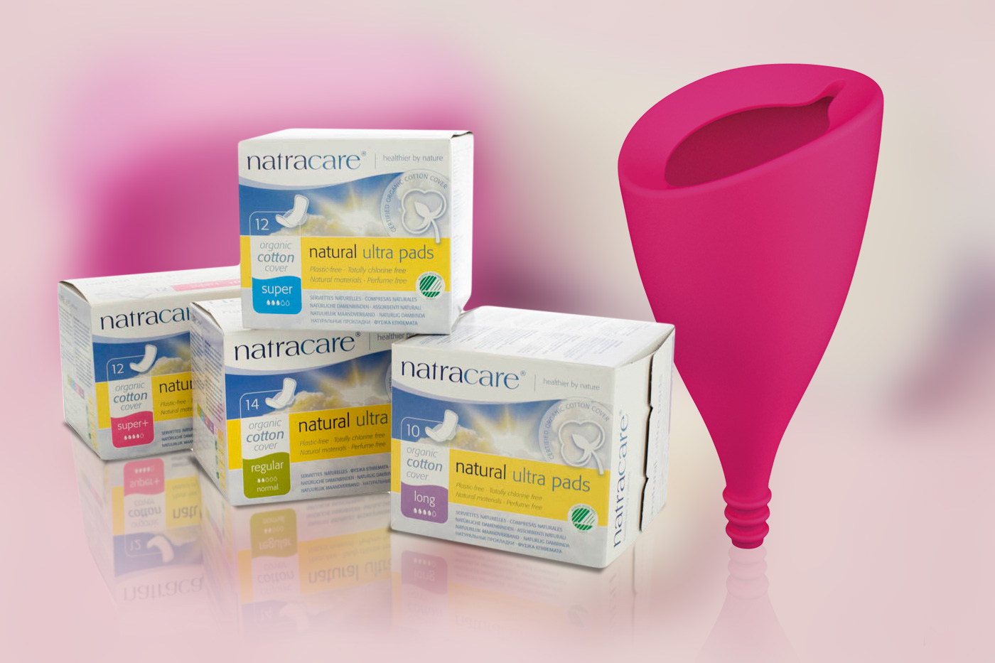 Eine nachhaltige rosa Box mit einer rosa Spritze, konzipiert für die Menstruationshygiene.